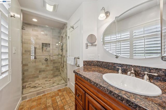 5765 Colton Blvd, Oakland, CA 94611