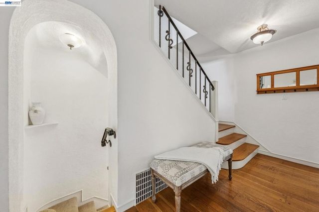 5765 Colton Blvd, Oakland, CA 94611