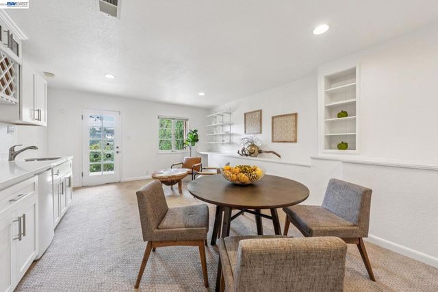 5765 Colton Blvd, Oakland, CA 94611