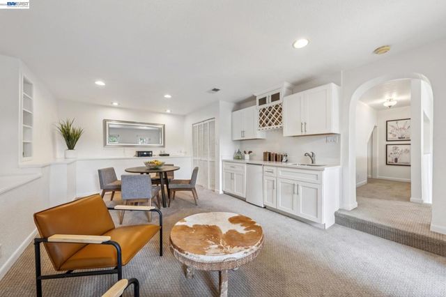 5765 Colton Blvd, Oakland, CA 94611