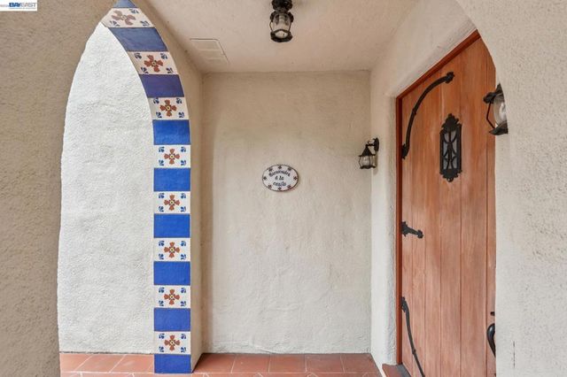 5765 Colton Blvd, Oakland, CA 94611
