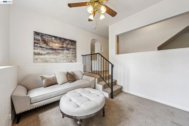 5765 Colton Blvd, Oakland, CA 94611