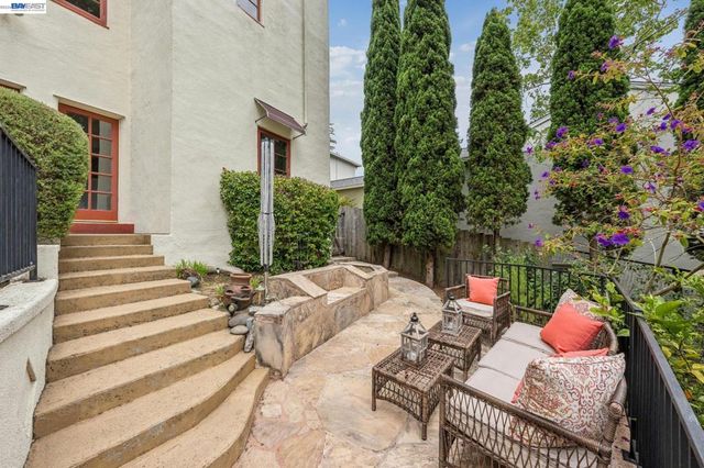 5765 Colton Blvd, Oakland, CA 94611