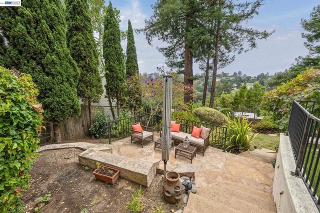 5765 Colton Blvd, Oakland, CA 94611