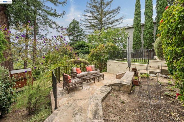 5765 Colton Blvd, Oakland, CA 94611