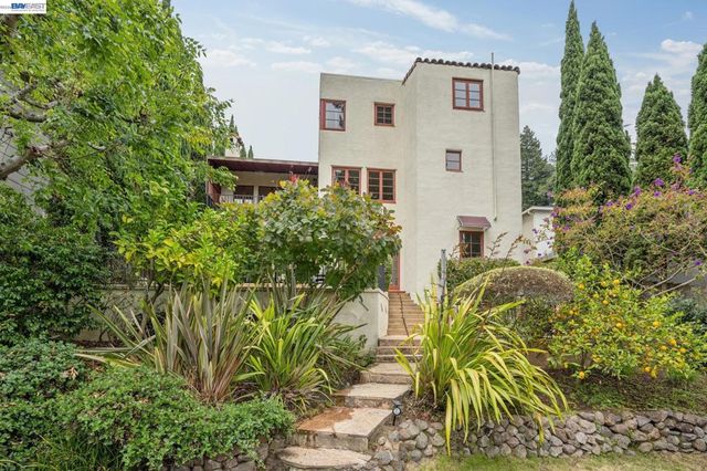 5765 Colton Blvd, Oakland, CA 94611