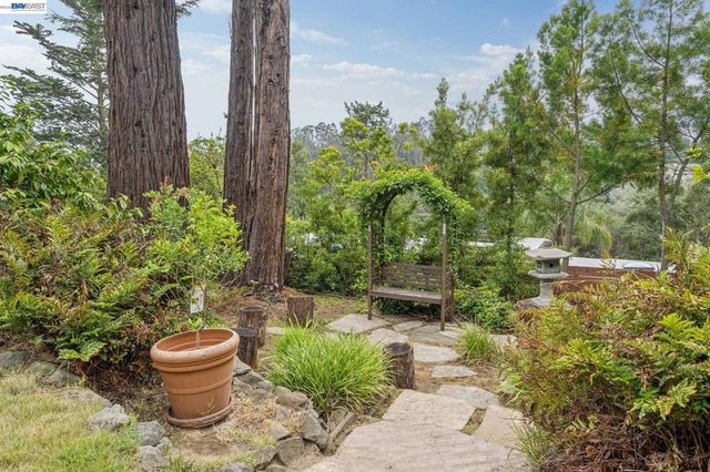 5765 Colton Blvd, Oakland, CA 94611