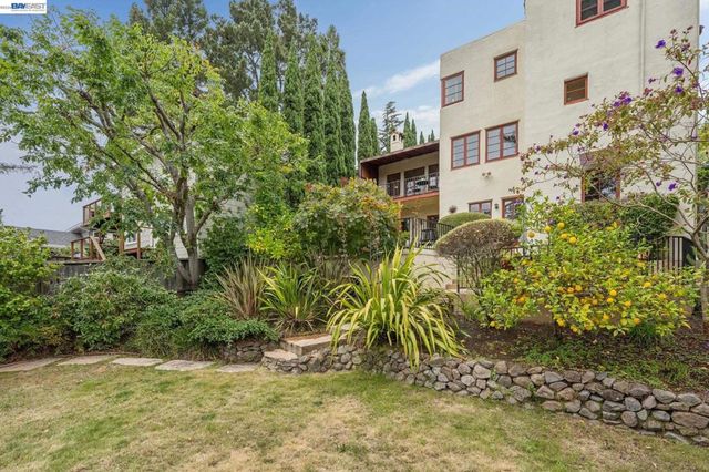 5765 Colton Blvd, Oakland, CA 94611