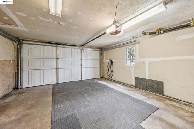 5765 Colton Blvd, Oakland, CA 94611