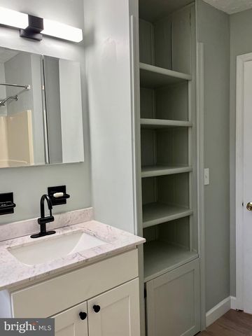 810 S HARMONY RD, Newark, DE 19713