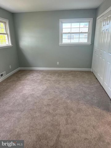 810 S HARMONY RD, Newark, DE 19713