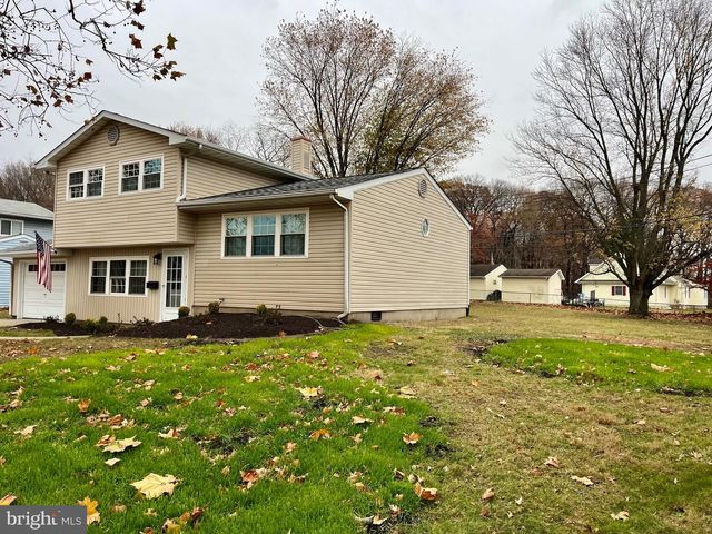 810 S HARMONY RD, Newark, DE 19713