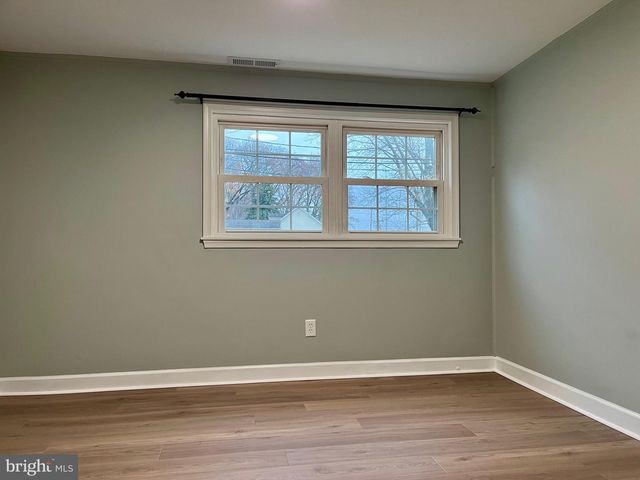 810 S HARMONY RD, Newark, DE 19713