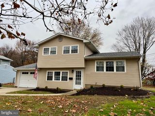 810 S HARMONY RD, Newark, DE 19713