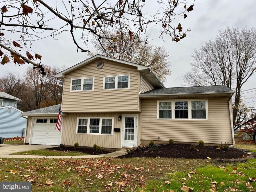 810 S HARMONY RD, Newark, DE 19713