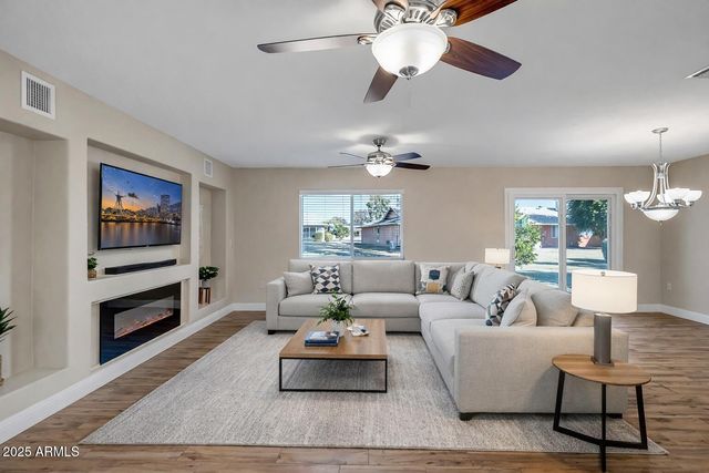 14617 N BOSWELL Boulevard, Sun City, AZ 85351