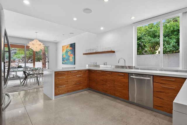 2111 S Camino Barranca, Palm Springs, CA 92264