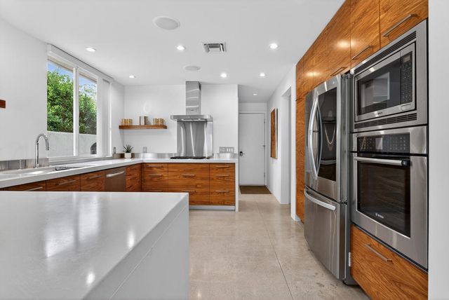 2111 S Camino Barranca, Palm Springs, CA 92264