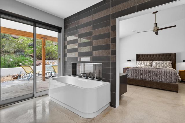 2111 S Camino Barranca, Palm Springs, CA 92264