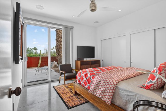 2111 S Camino Barranca, Palm Springs, CA 92264