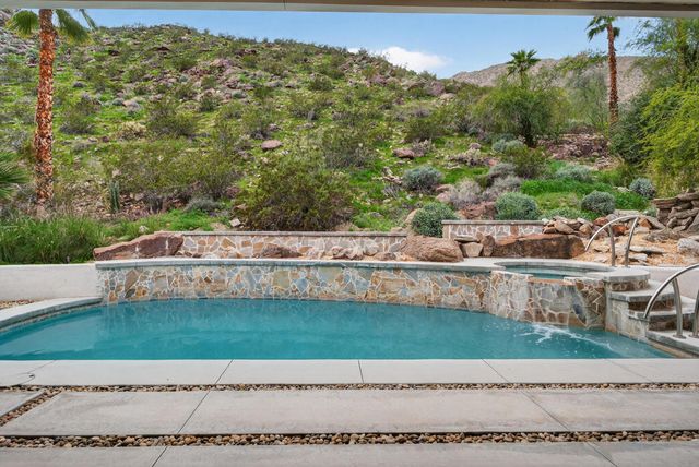 2111 S Camino Barranca, Palm Springs, CA 92264