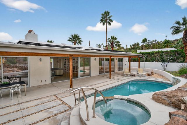 2111 S Camino Barranca, Palm Springs, CA 92264