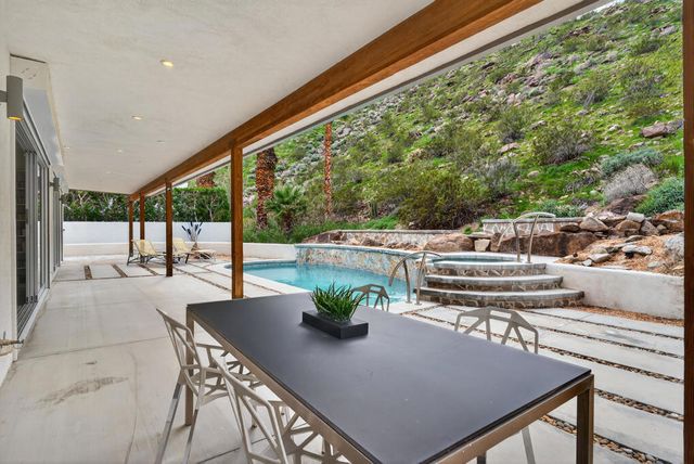 2111 S Camino Barranca, Palm Springs, CA 92264