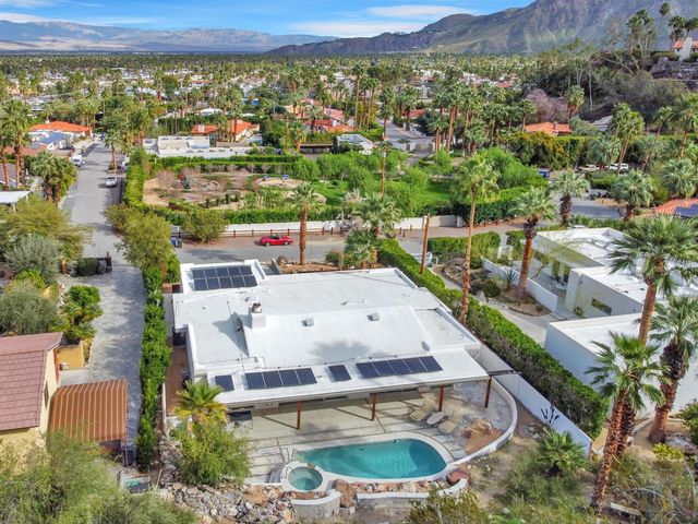 2111 S Camino Barranca, Palm Springs, CA 92264