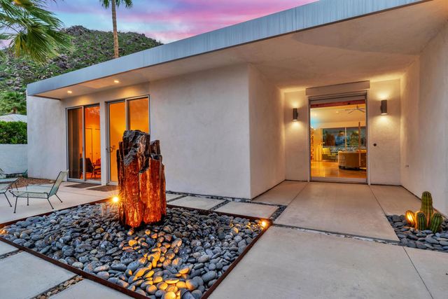 2111 S Camino Barranca, Palm Springs, CA 92264