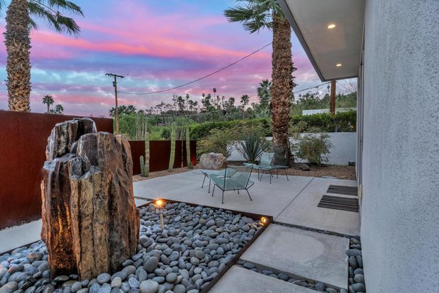 2111 S Camino Barranca, Palm Springs, CA 92264