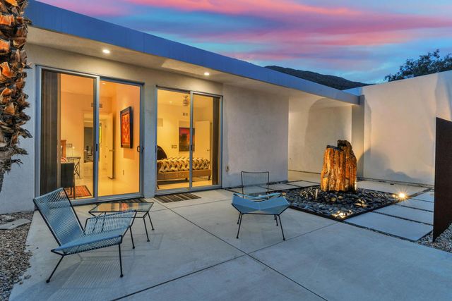 2111 S Camino Barranca, Palm Springs, CA 92264