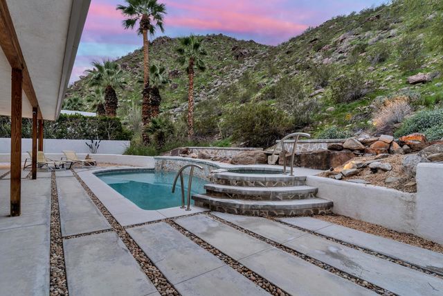 2111 S Camino Barranca, Palm Springs, CA 92264