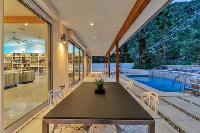 2111 S Camino Barranca, Palm Springs, CA 92264