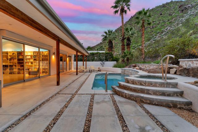 2111 S Camino Barranca, Palm Springs, CA 92264