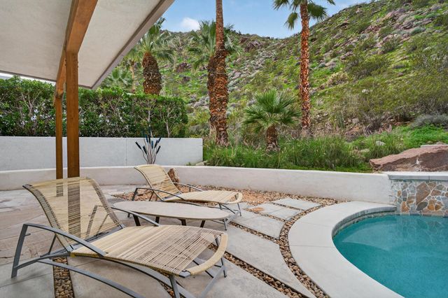 2111 S Camino Barranca, Palm Springs, CA 92264