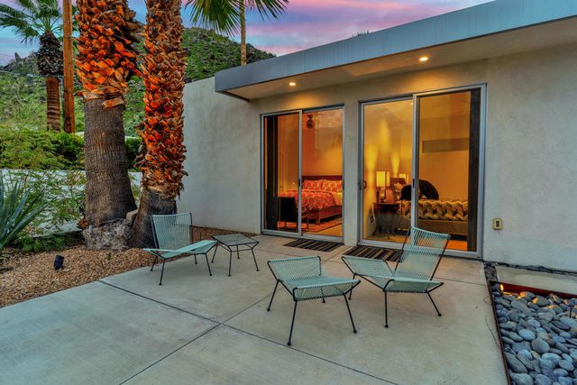 2111 S Camino Barranca, Palm Springs, CA 92264