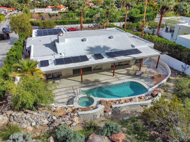 2111 S Camino Barranca, Palm Springs, CA 92264