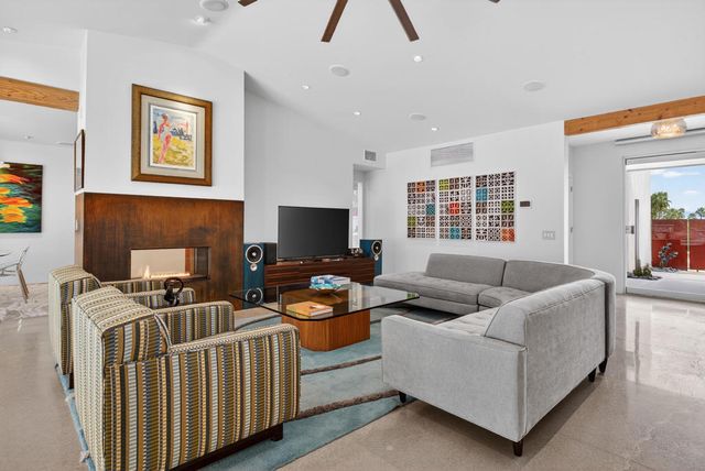 2111 S Camino Barranca, Palm Springs, CA 92264