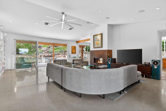 2111 S Camino Barranca, Palm Springs, CA 92264