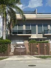 3089 SW 21st St 3089, Miami, FL 33145