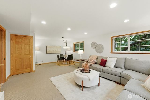 6177 92nd Avenue SE, Mercer Island, WA 98040