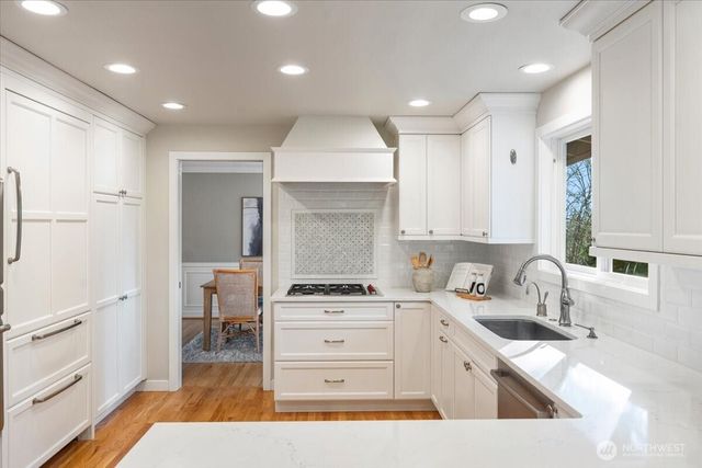 6177 92nd Avenue SE, Mercer Island, WA 98040