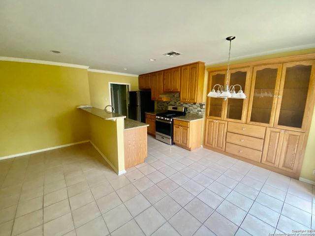 5102 CHAROLAIS DR, San Antonio, TX 78247