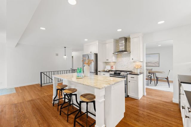 4704 W 70th Street, Edina, MN 55435