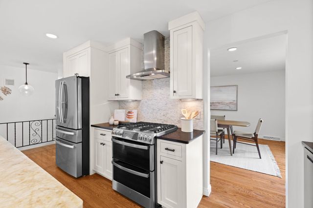 4704 W 70th Street, Edina, MN 55435