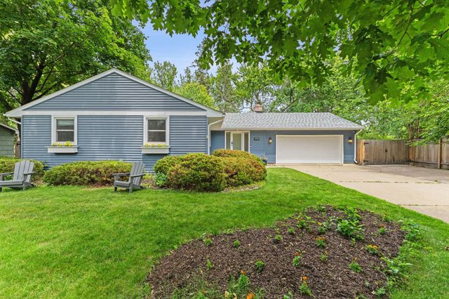 4704 W 70th Street, Edina, MN 55435