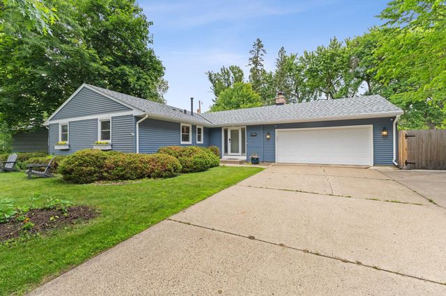 4704 W 70th Street, Edina, MN 55435