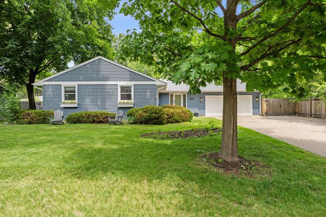 4704 W 70th Street, Edina, MN 55435