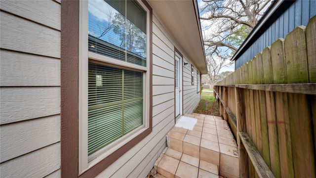 8214 Peekskill Lane, Houston, TX 77075