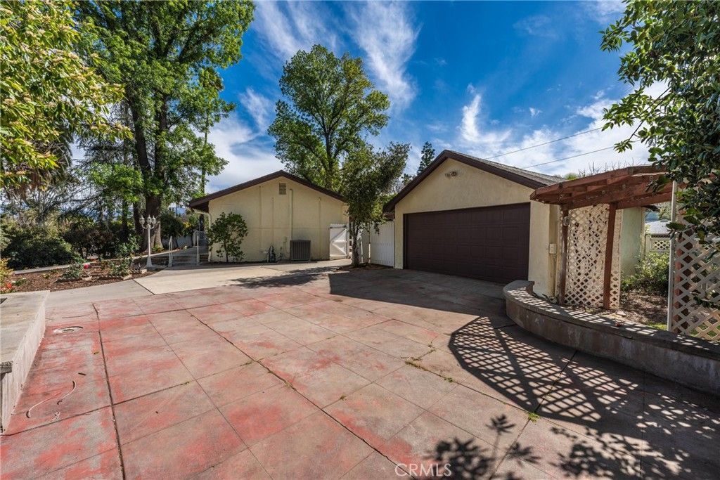 Image 13 of property listing at 120 Franklin Avenue, Redlands, CA 92373